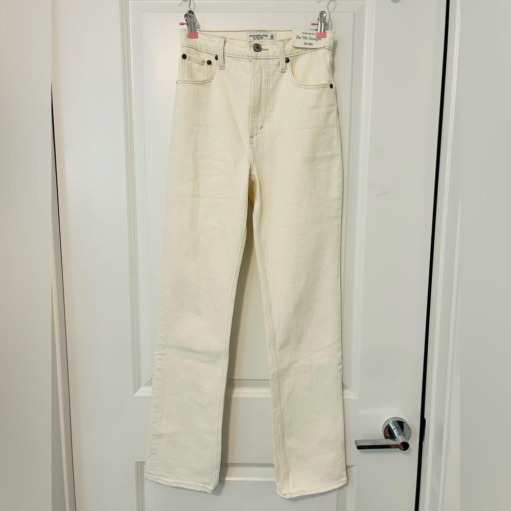 Abercrombie & Fitch women’s Off-White Straight Jeans 90s high waisted